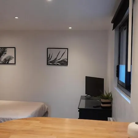 Lägenhet Avec Jardin Et Stationnement Gratuit A *